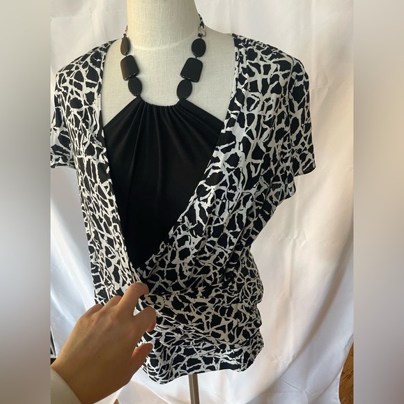 Stylish Black and White Women's Top size XL Dessbarn - Picture 2 of 7